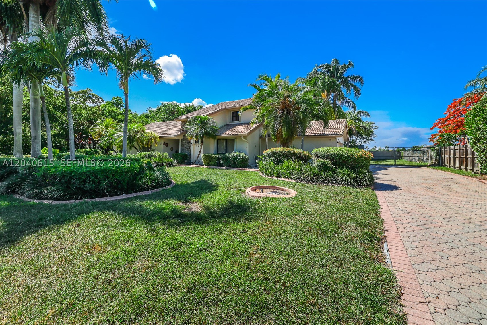 KINGS GROVE - Residential