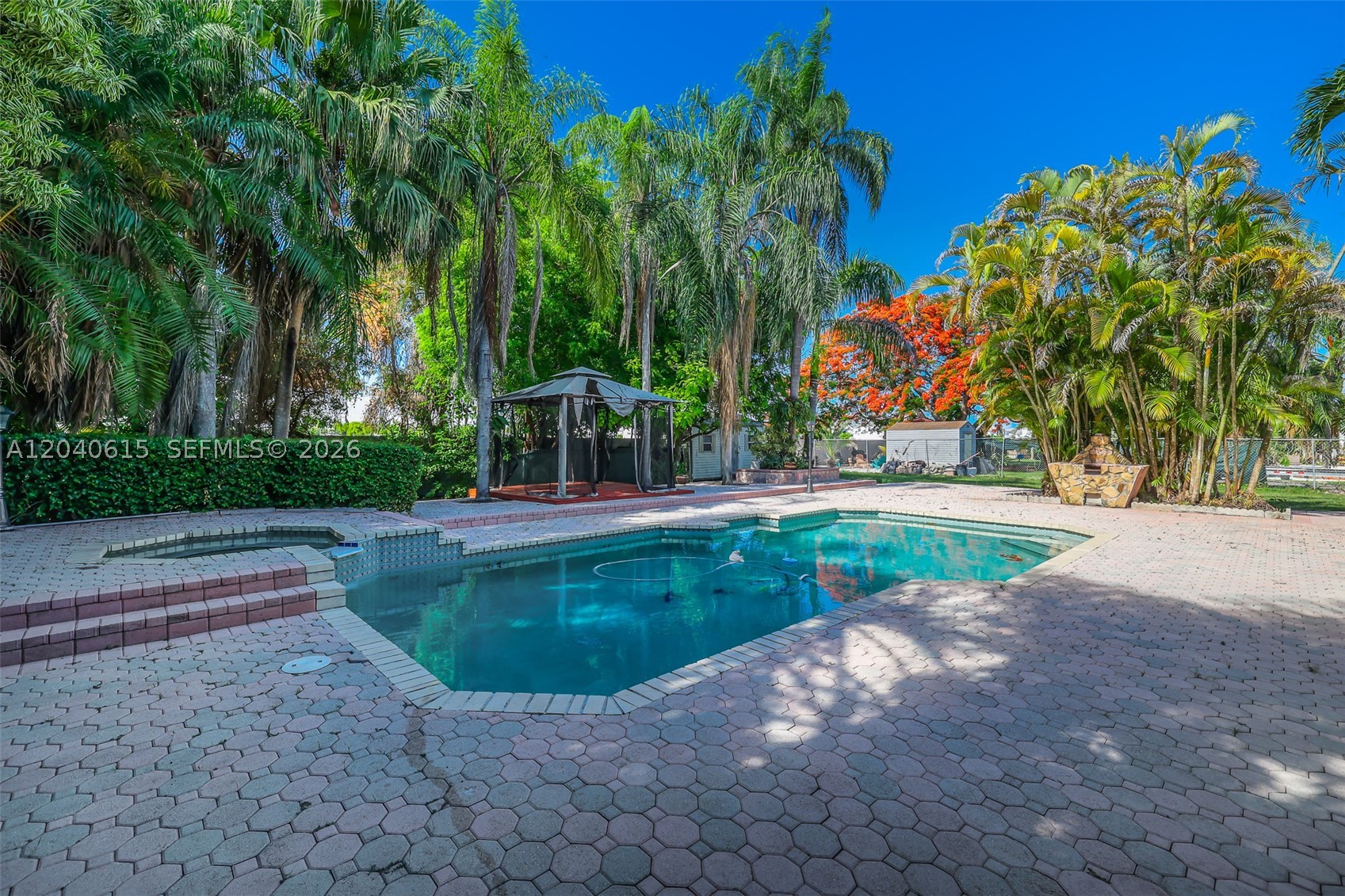 KINGS GROVE - Residential