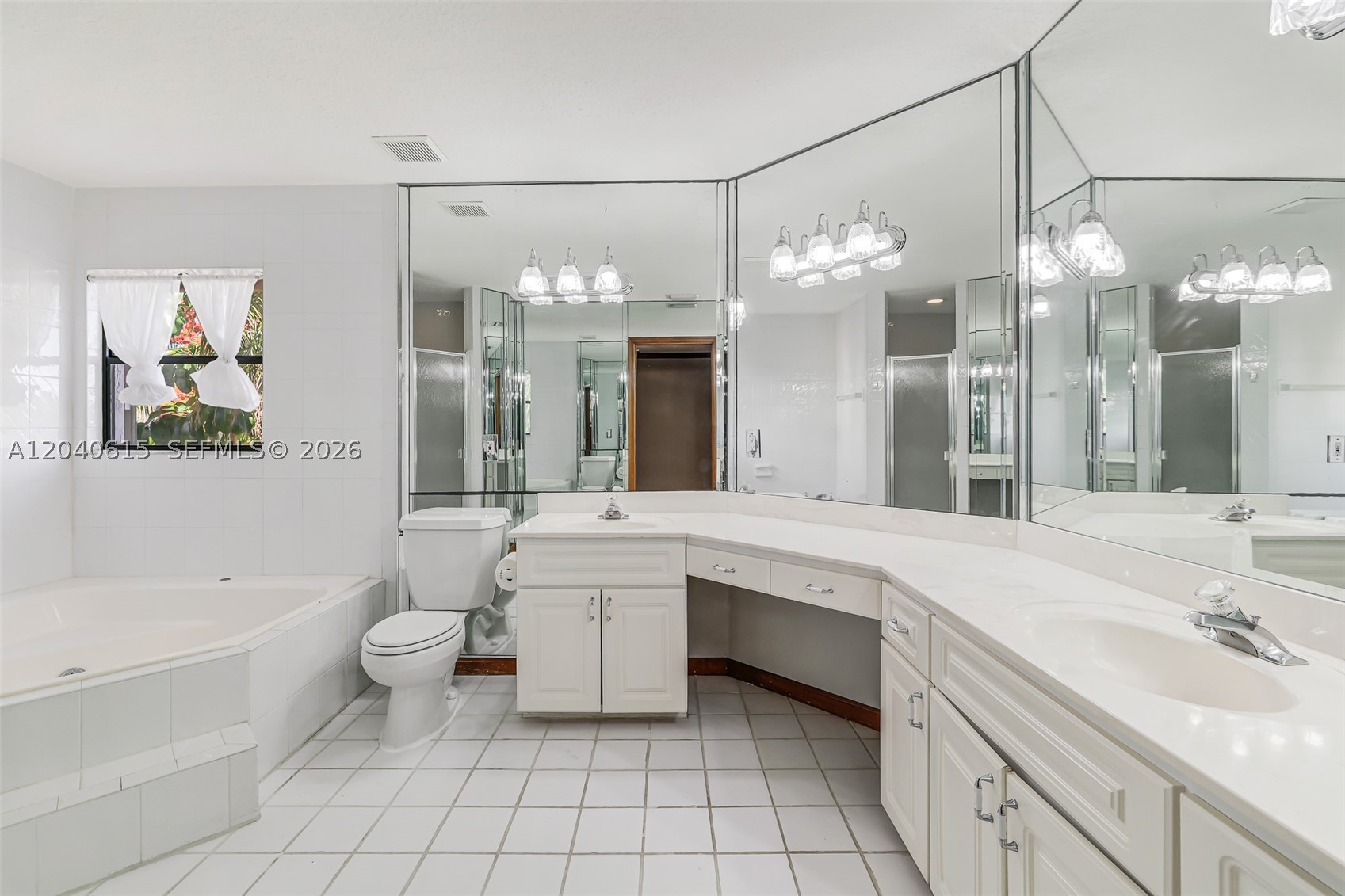 KINGS GROVE - Residential