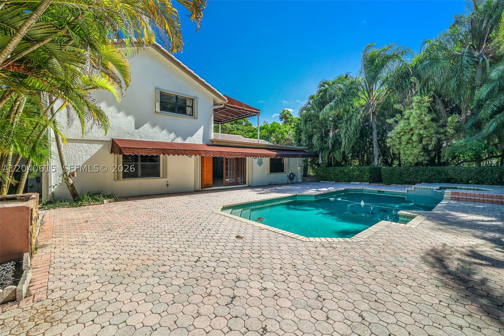 KINGS GROVE - Residential