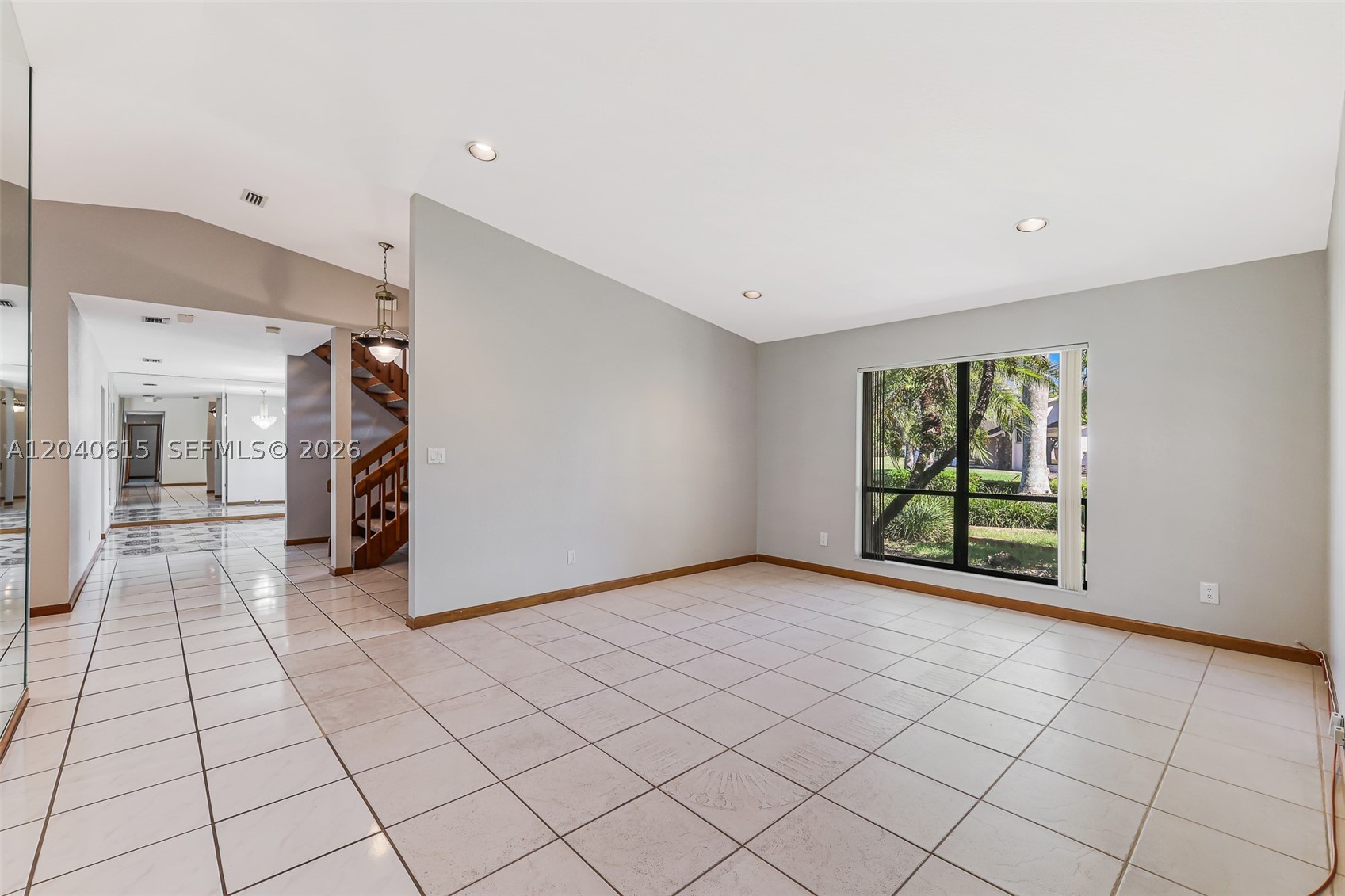 KINGS GROVE - Residential