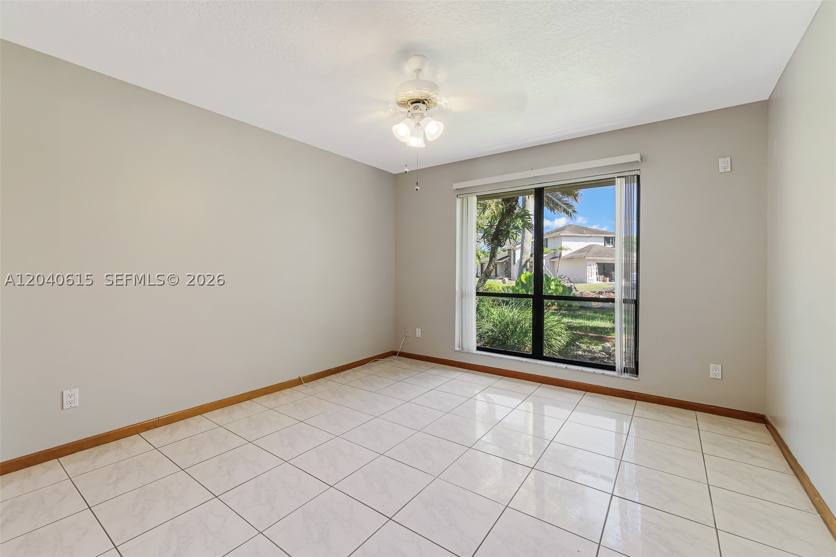 KINGS GROVE - Residential