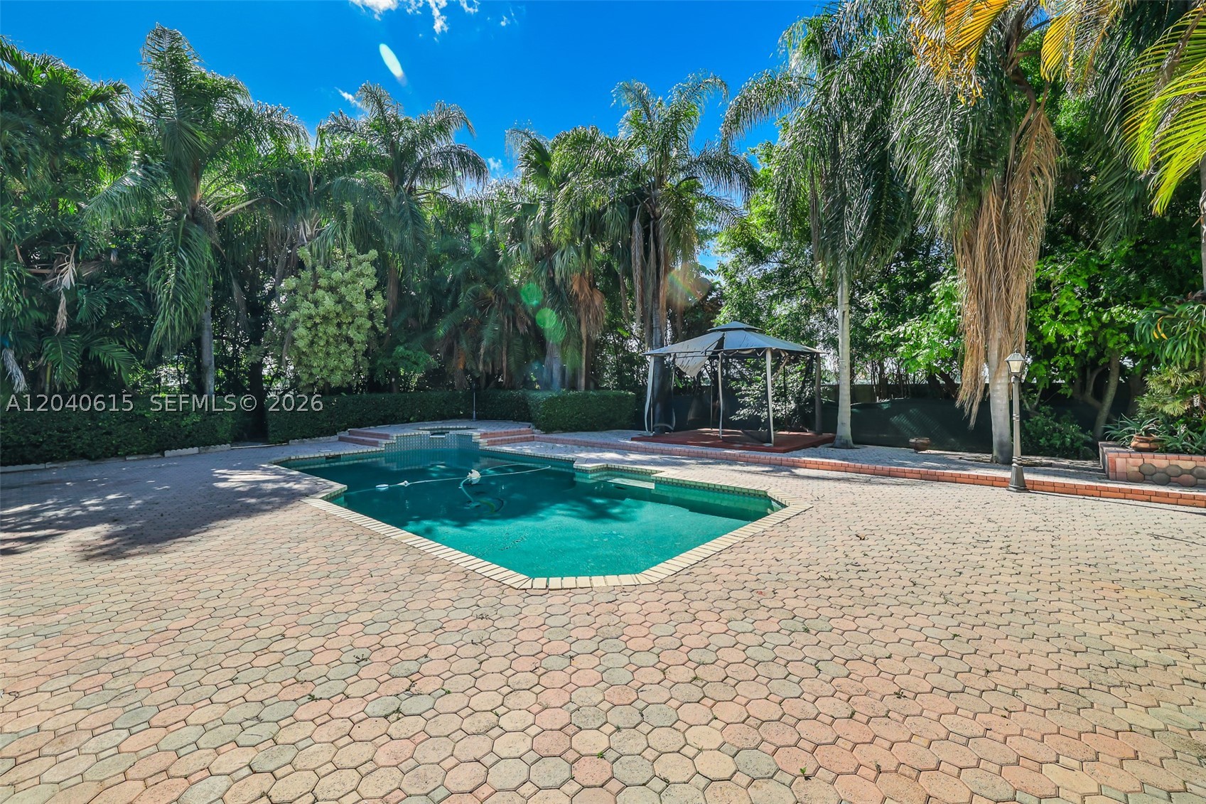 KINGS GROVE - Residential