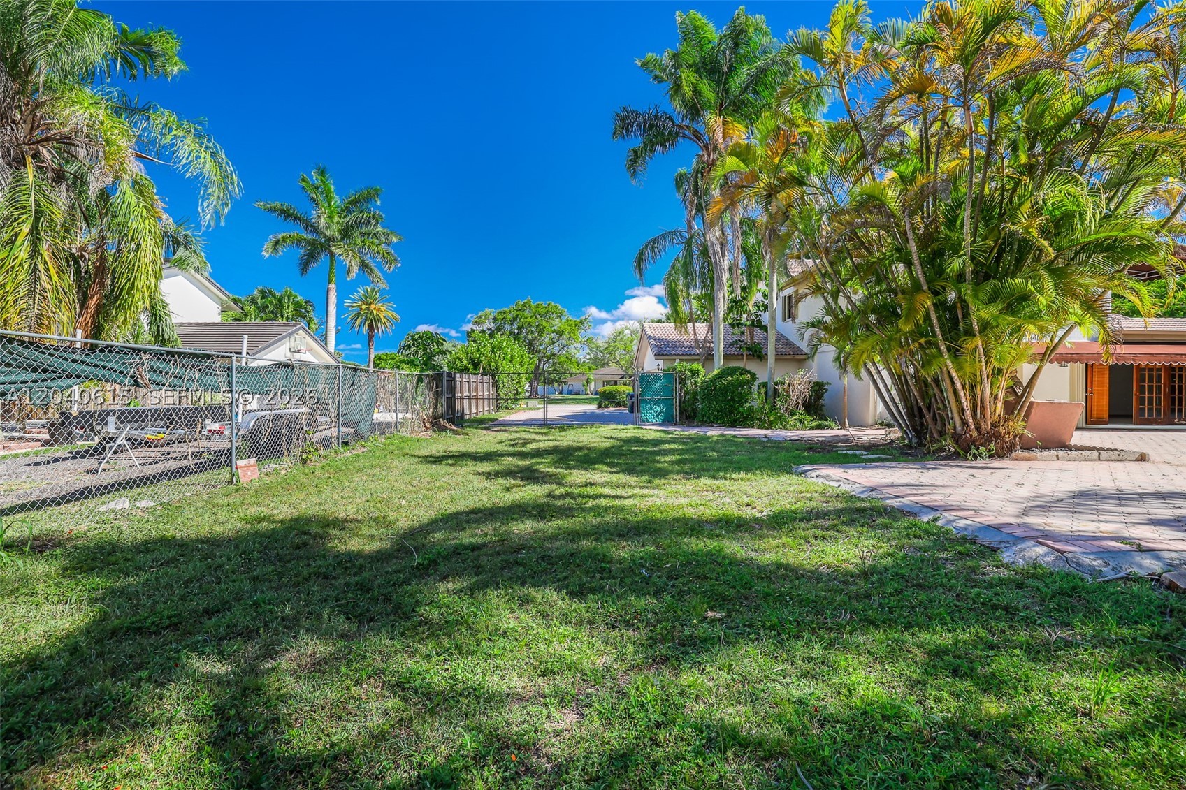 KINGS GROVE - Residential