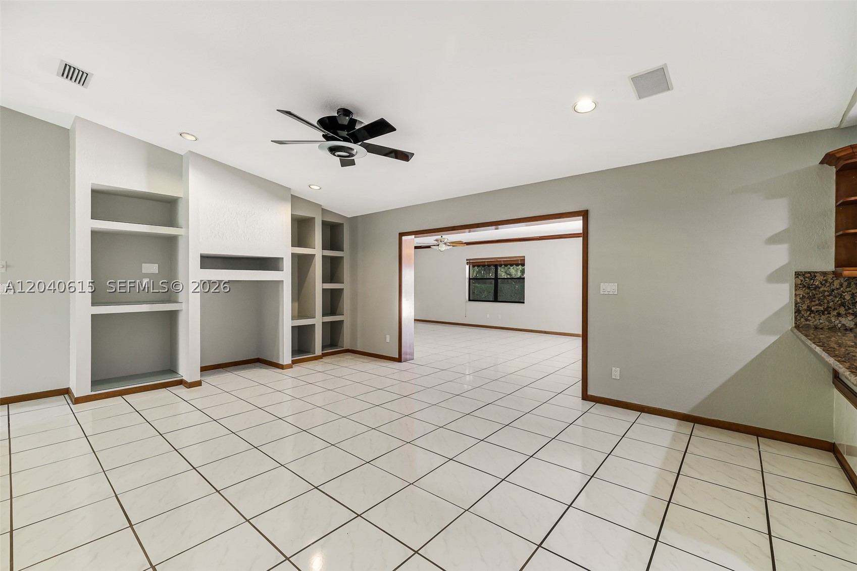 KINGS GROVE - Residential