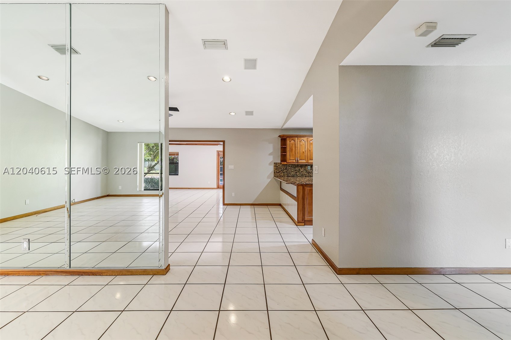 KINGS GROVE - Residential