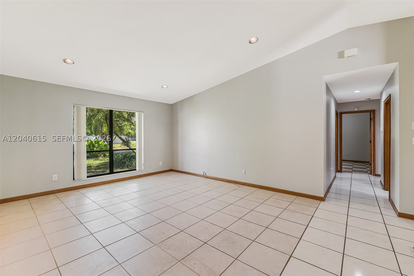 KINGS GROVE - Residential