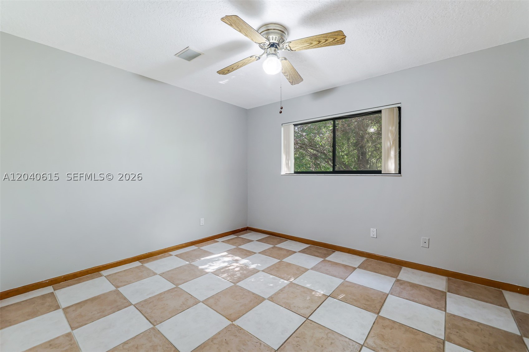 KINGS GROVE - Residential