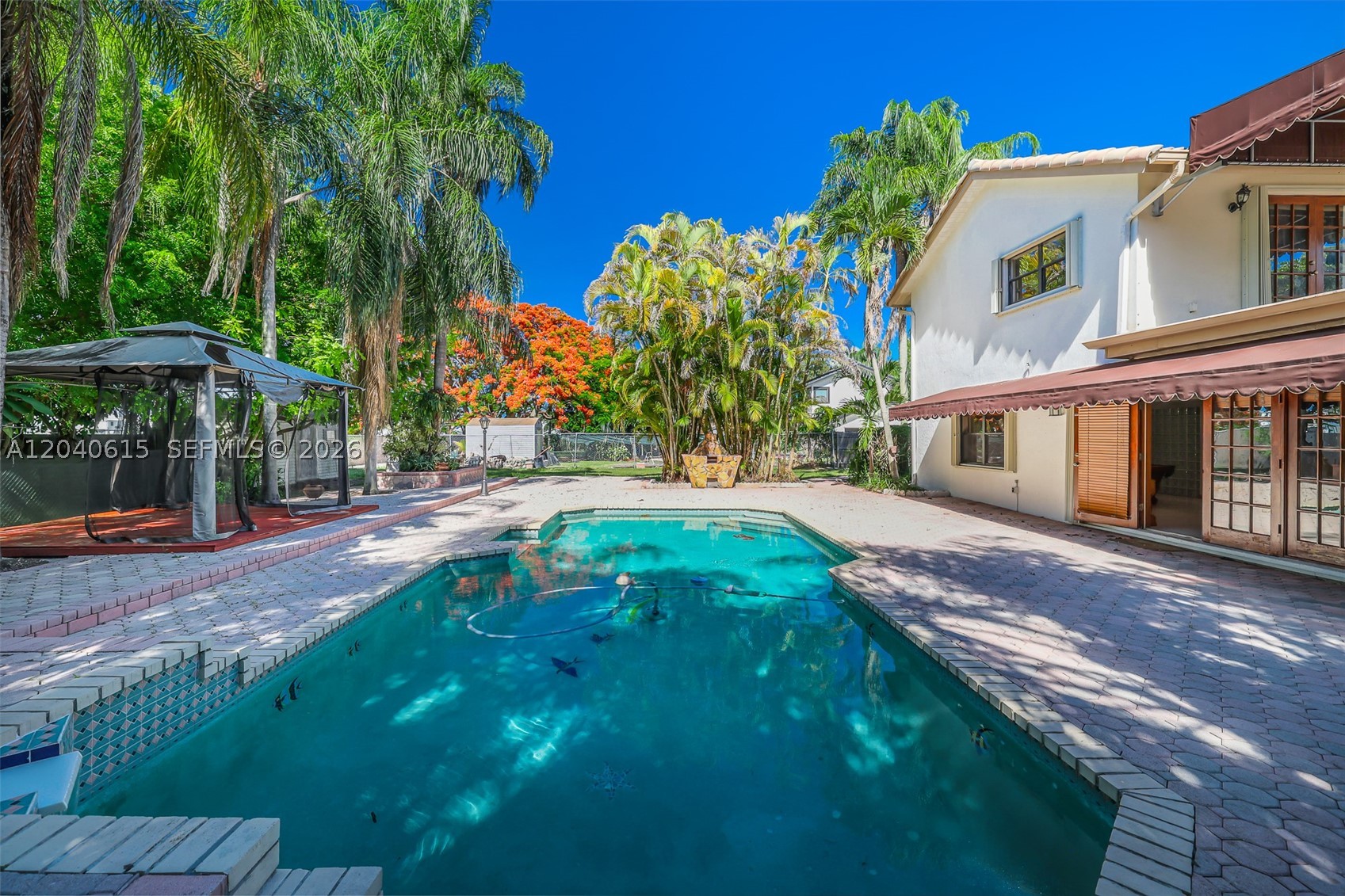 KINGS GROVE - Residential
