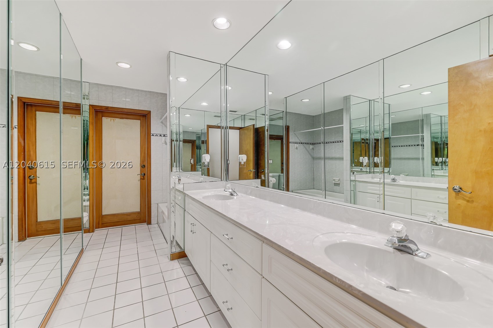 KINGS GROVE - Residential