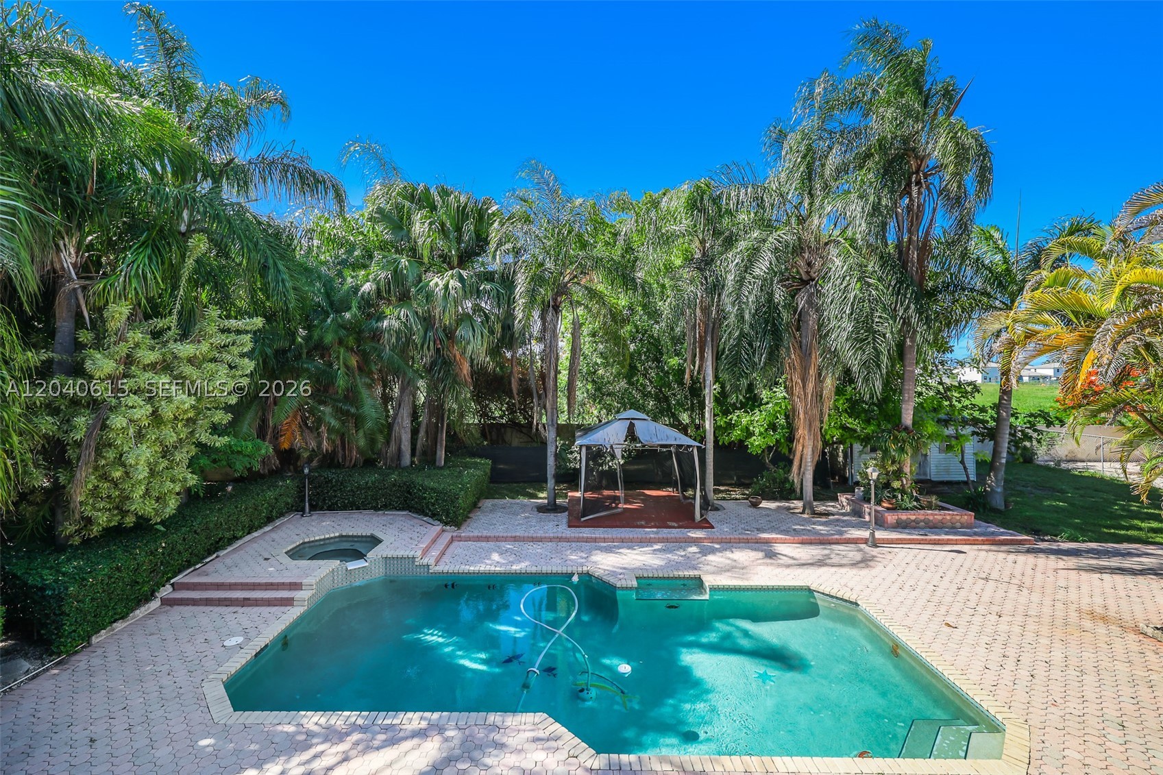 KINGS GROVE - Residential