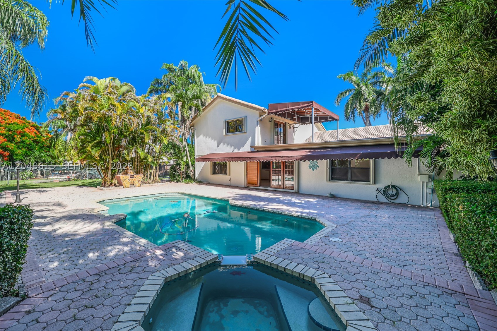 KINGS GROVE - Residential