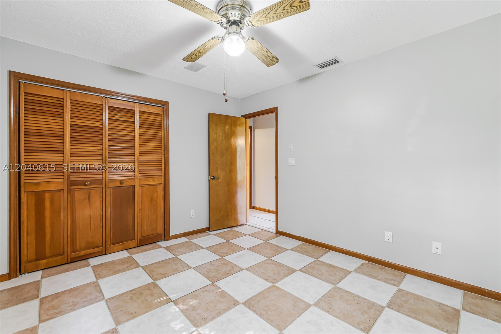 KINGS GROVE - Residential