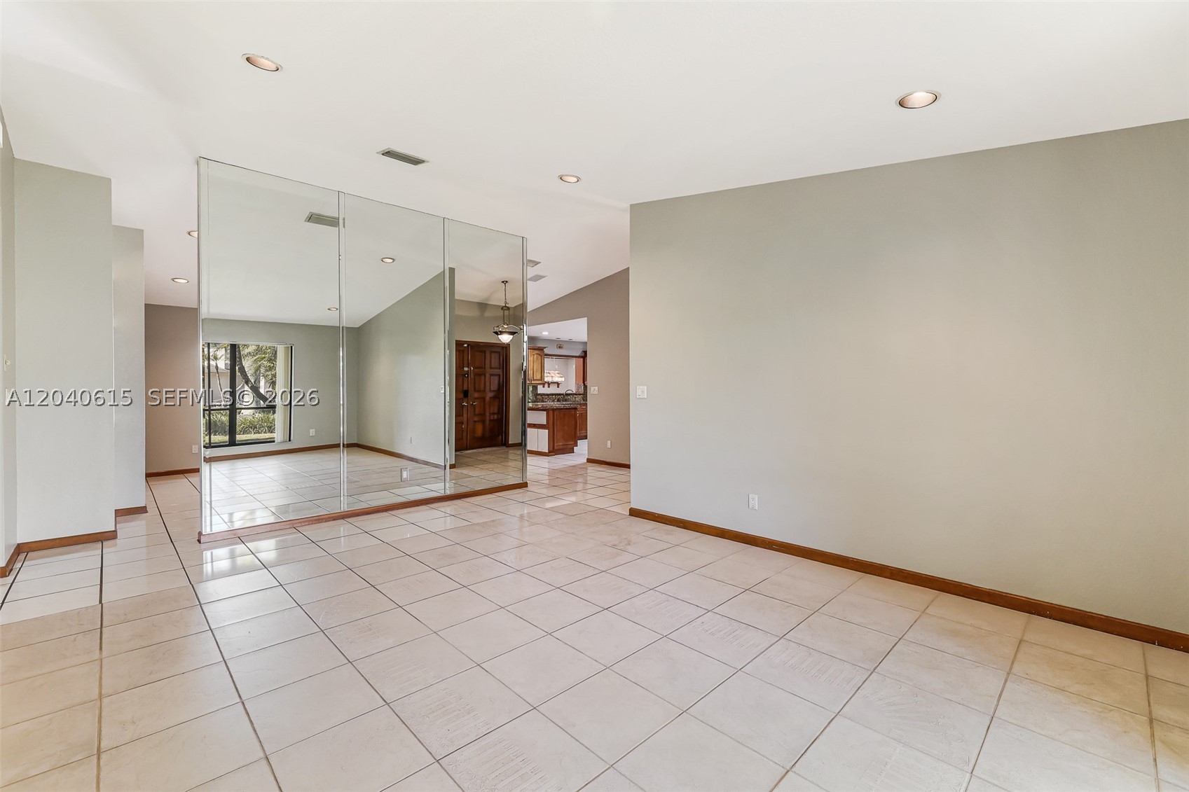 KINGS GROVE - Residential
