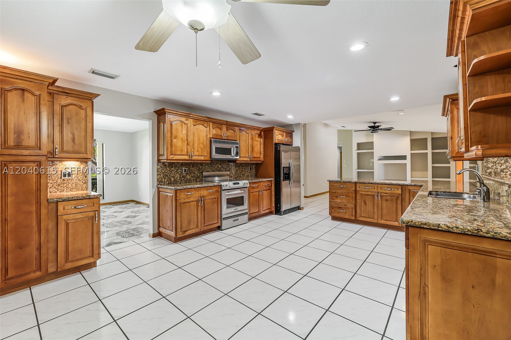 KINGS GROVE - Residential