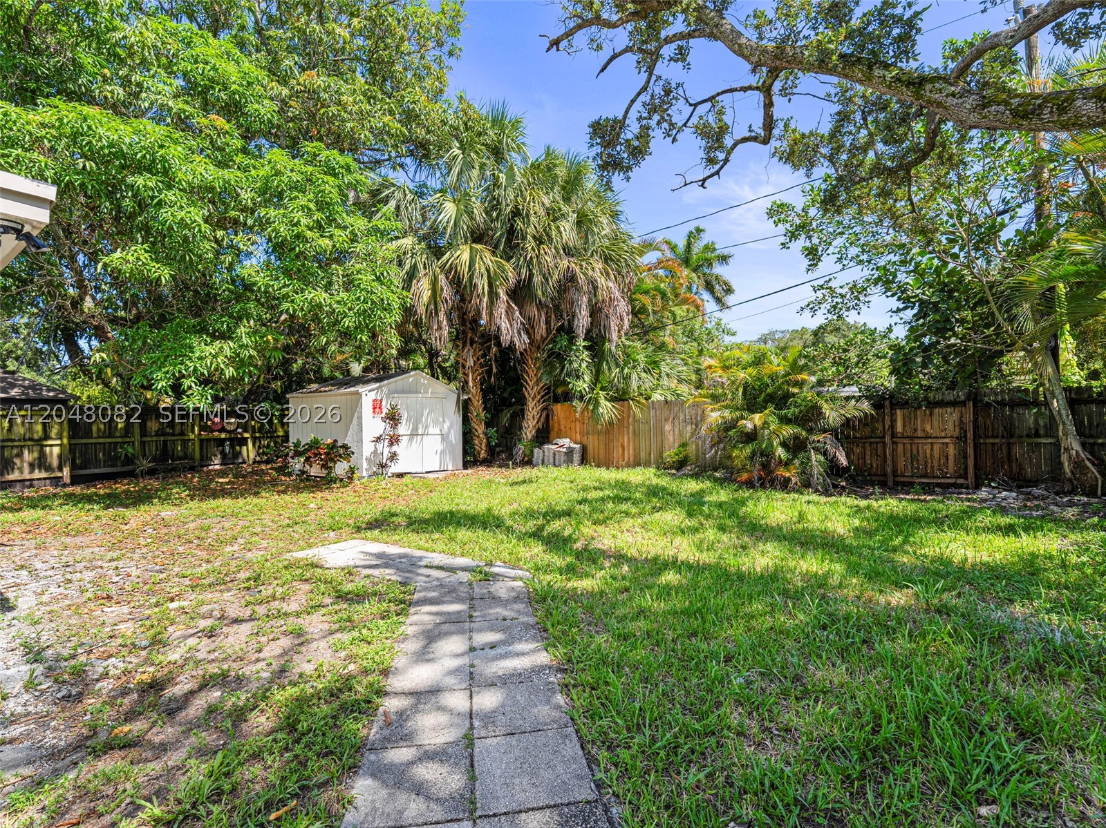 BANYAN GROVE - Residential