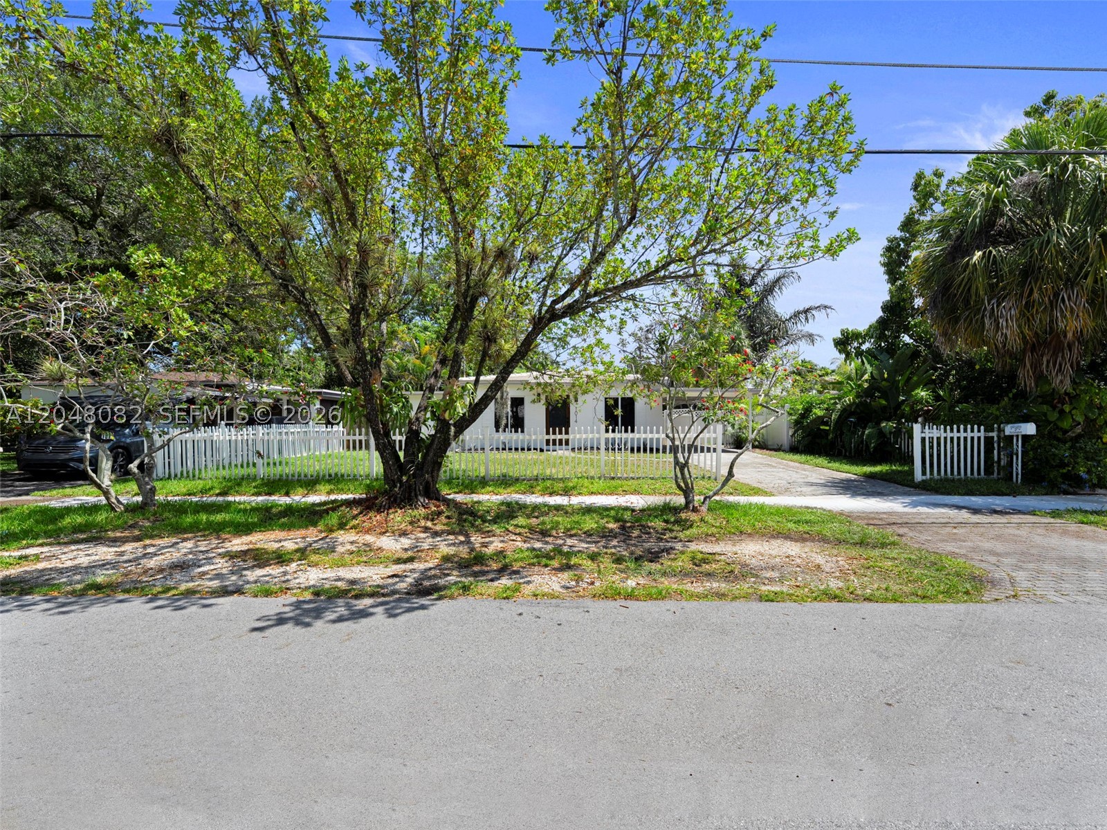 BANYAN GROVE - Residential