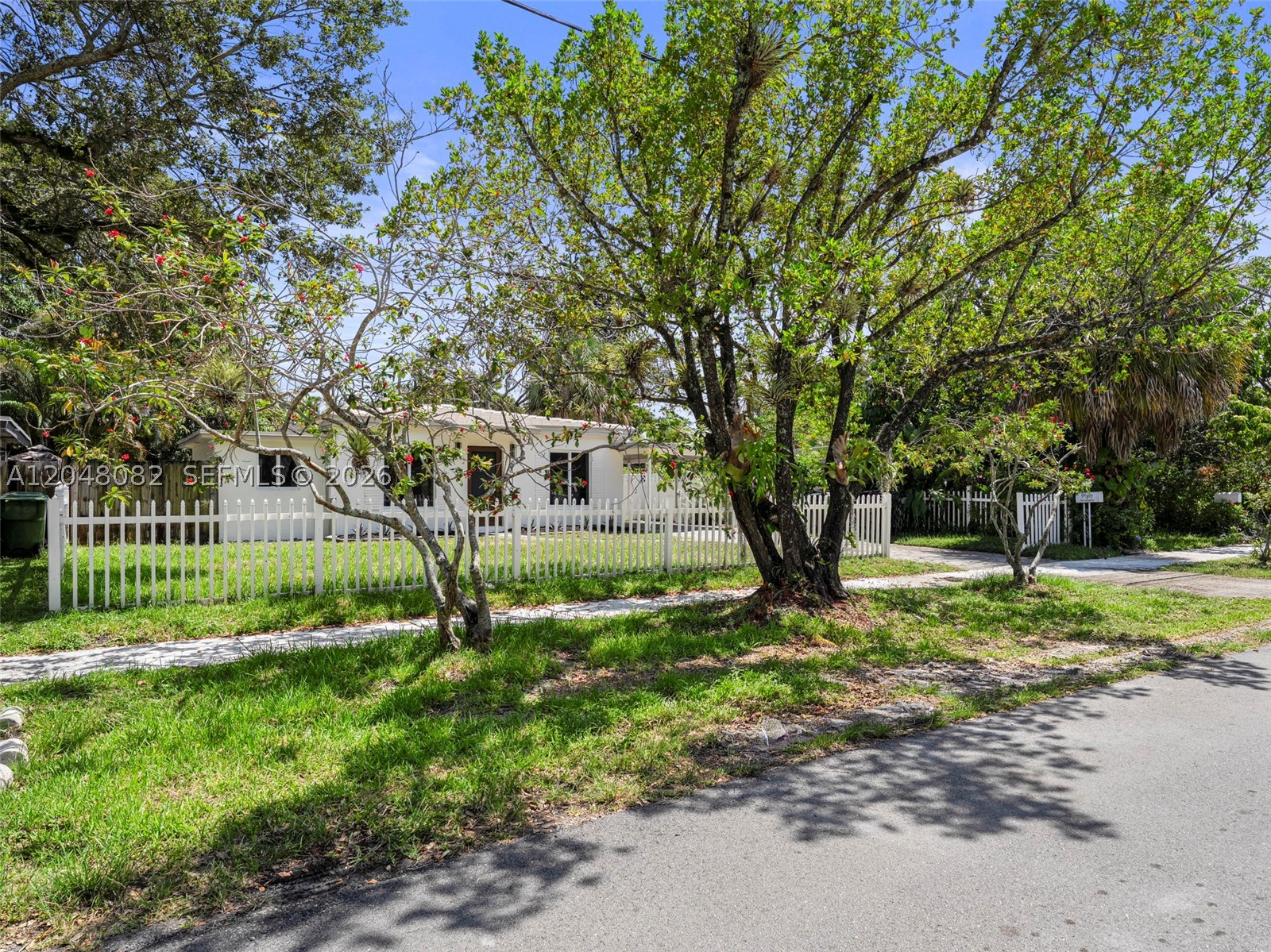 BANYAN GROVE - Residential