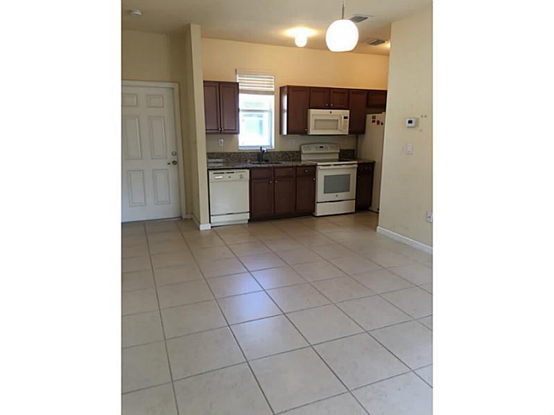 GREAT STUDIO AT THE PRESTIGIOUS KENDALL SQUARE COMMUNITY. KITCHEN WITH WOOD CABINETS AND GRANIT COUNTER TOP, WASHER AND DRYER INSIDE THE UNIT, WALKING CLOSET. WATER AND FPL INCLUDED IN RENT.