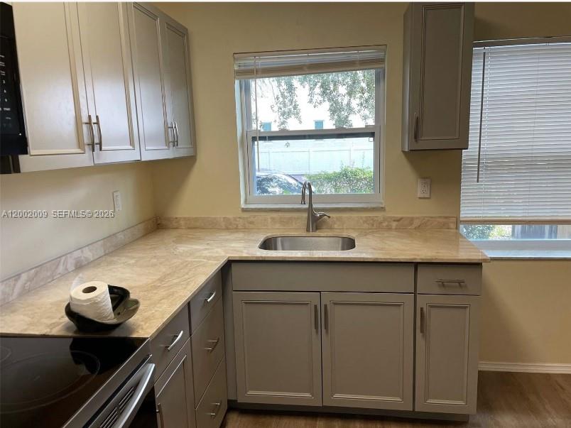 HOLLYWOOD - Residential Lease