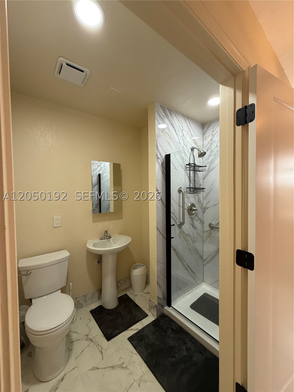 SUNSHINE VILLAS - Residential Lease