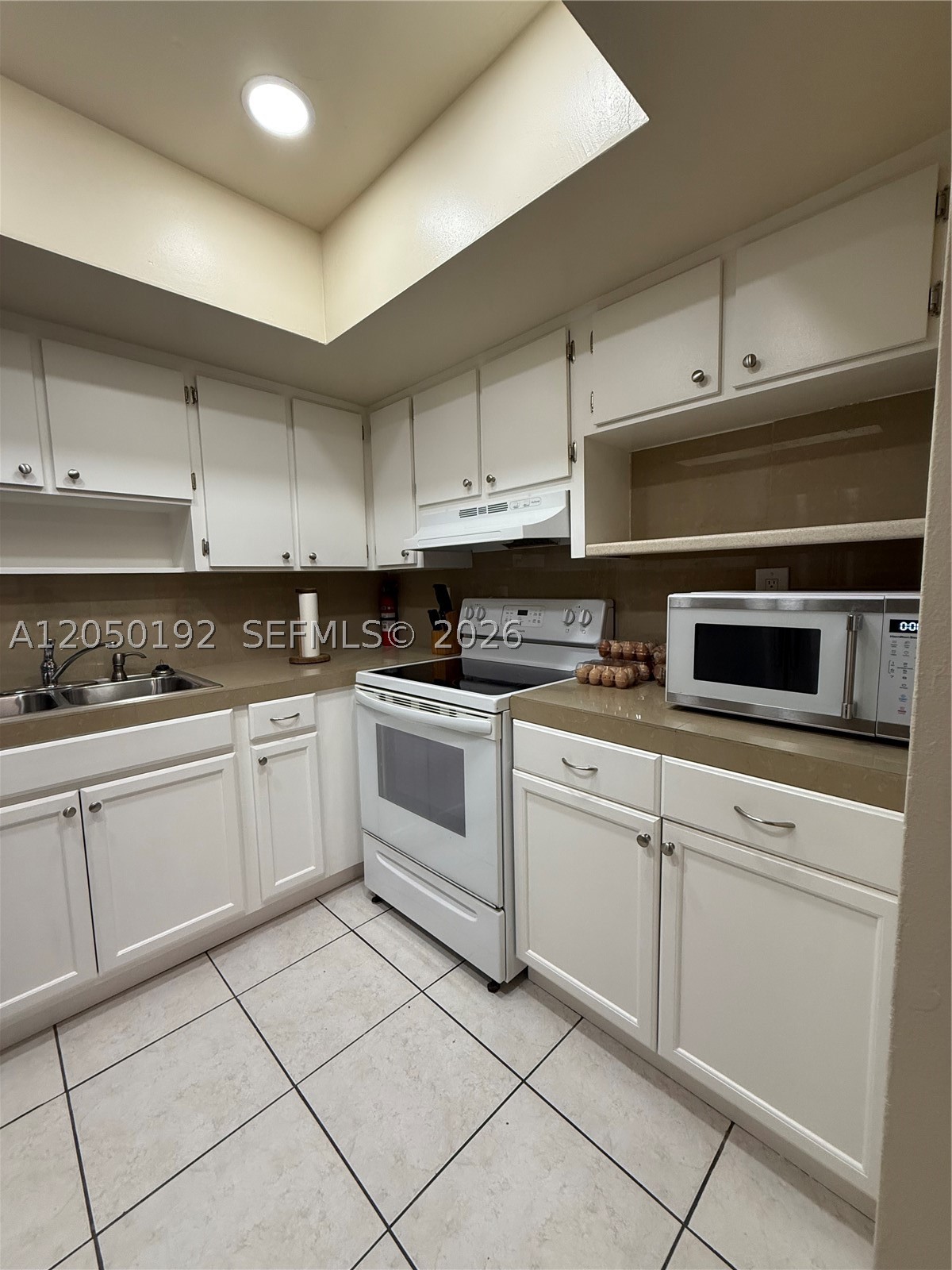 SUNSHINE VILLAS - Residential Lease