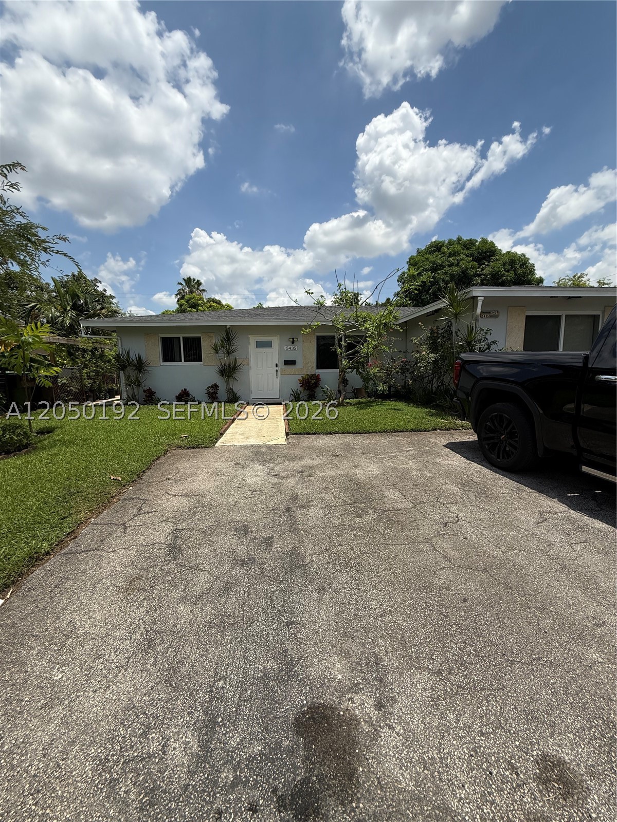SUNSHINE VILLAS - Residential Lease