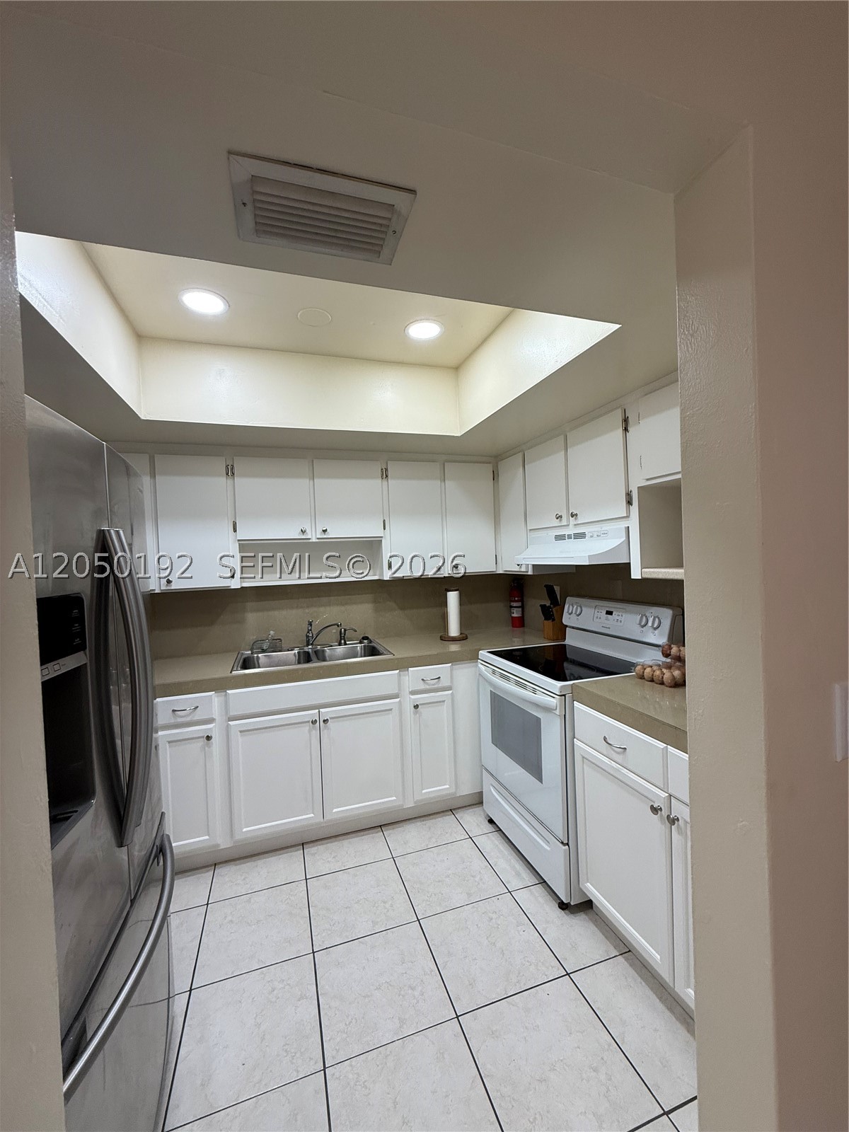 SUNSHINE VILLAS - Residential Lease