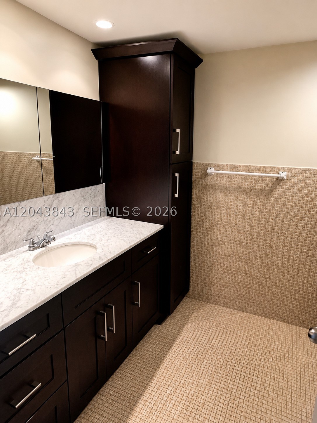 IMPERIAL HOUSE CONDO - Residential Lease