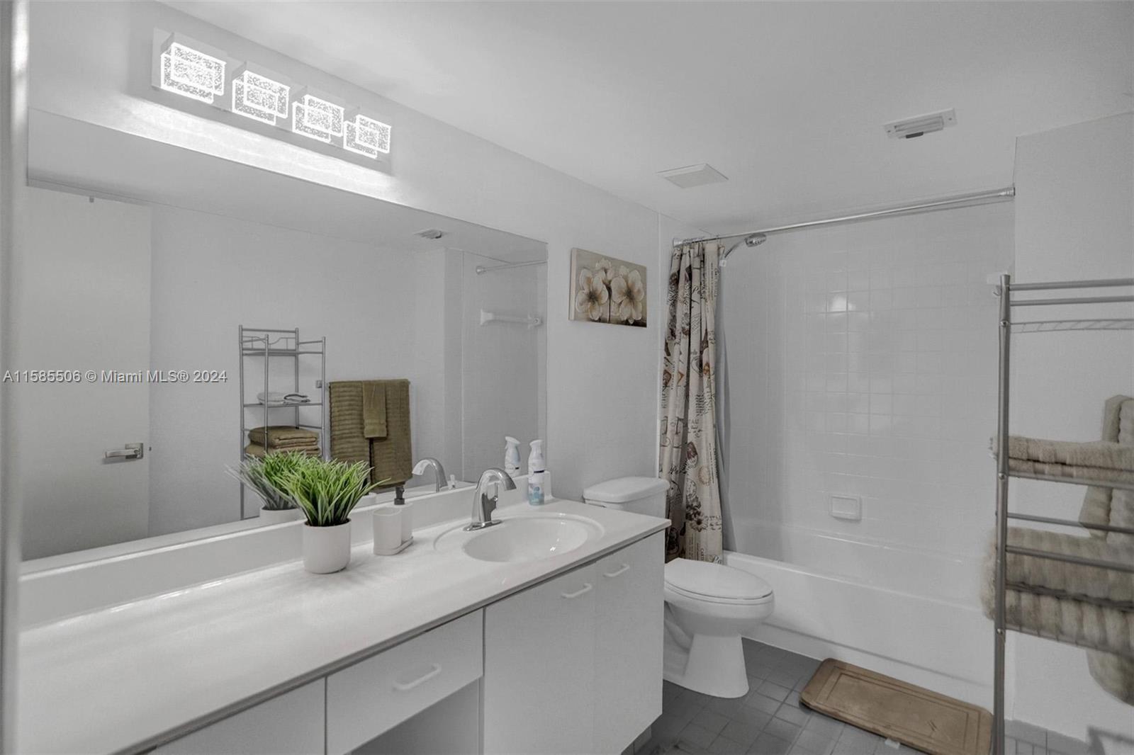 LE FRONTENAC CONDO - Residential