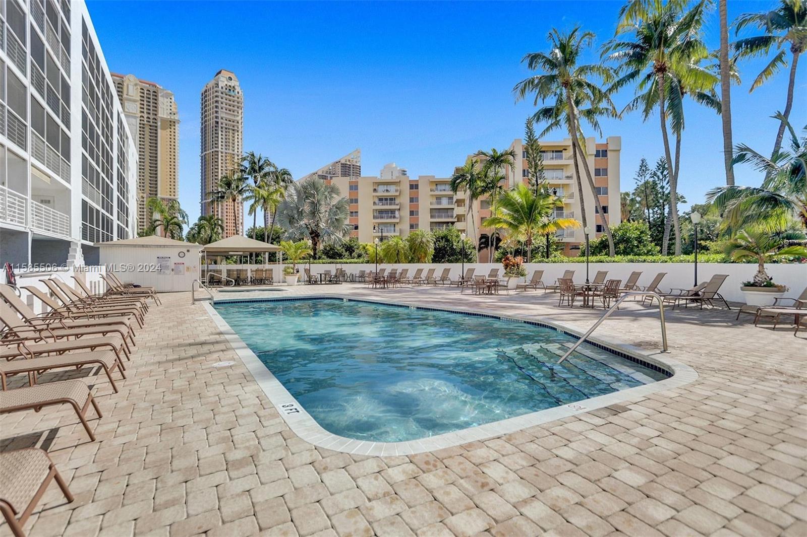 LE FRONTENAC CONDO - Residential