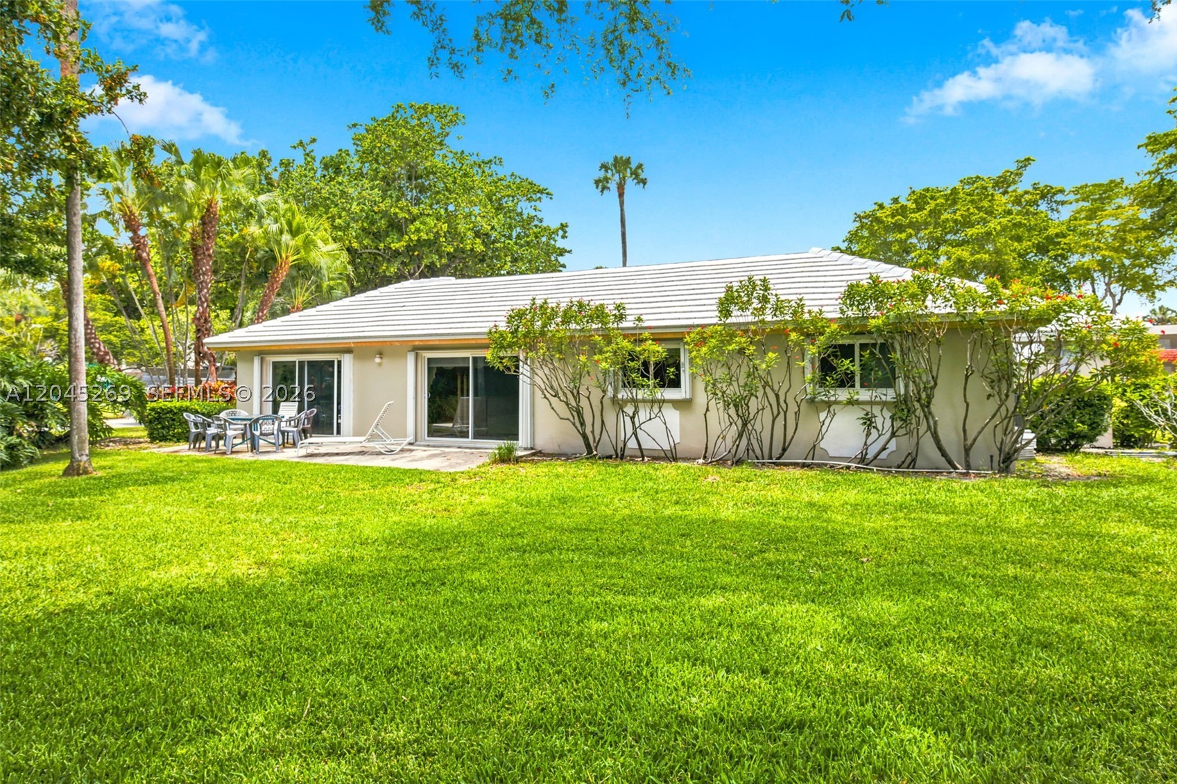 NO 100 PALM-AIRE COUNTRY - Residential