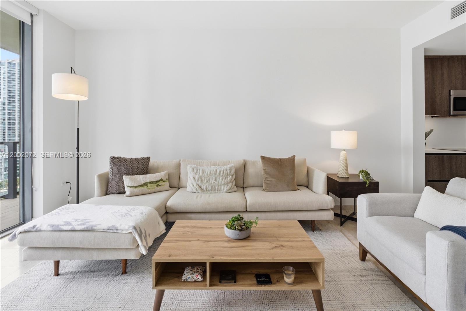 REACH CONDO - Residential