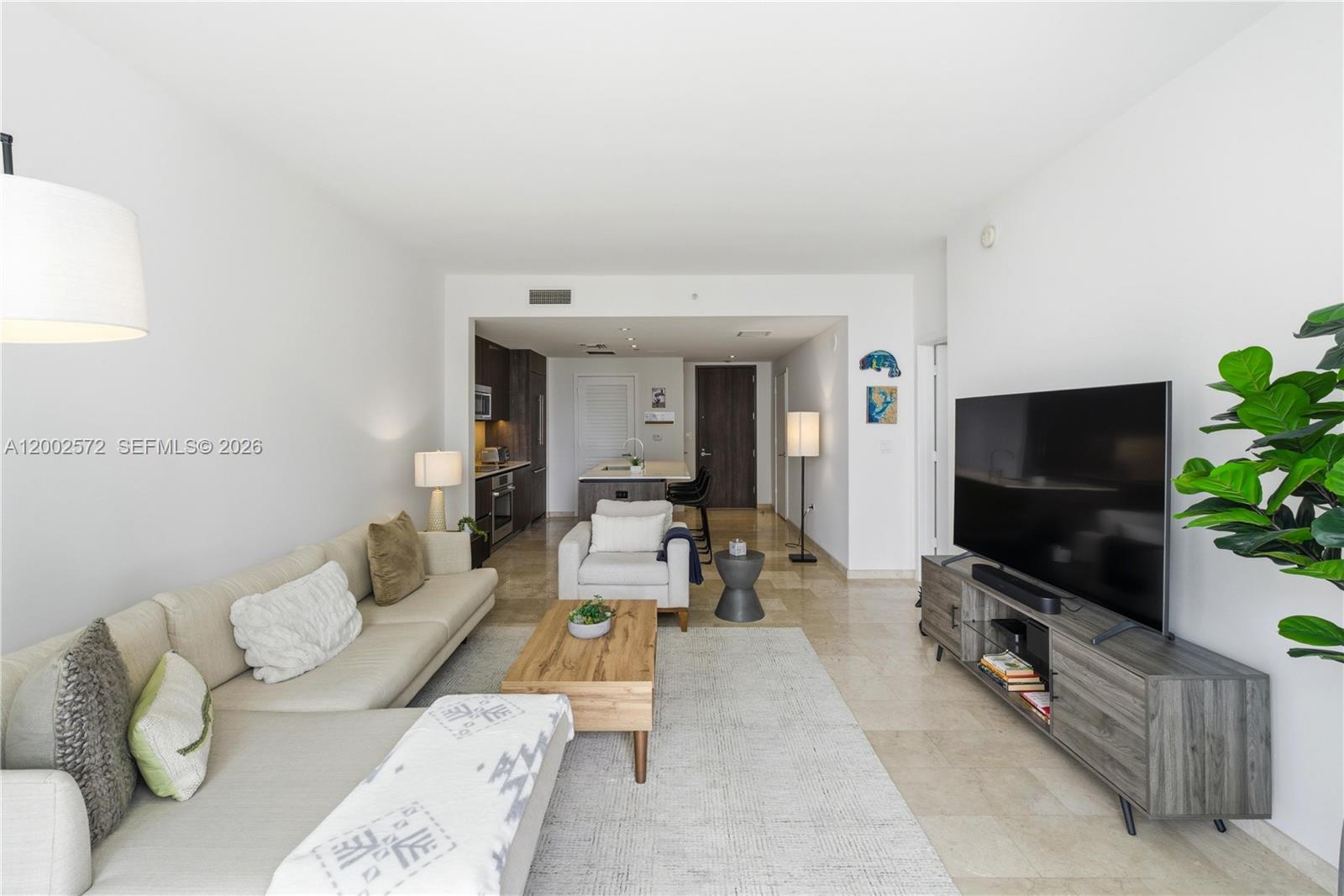 REACH CONDO - Residential