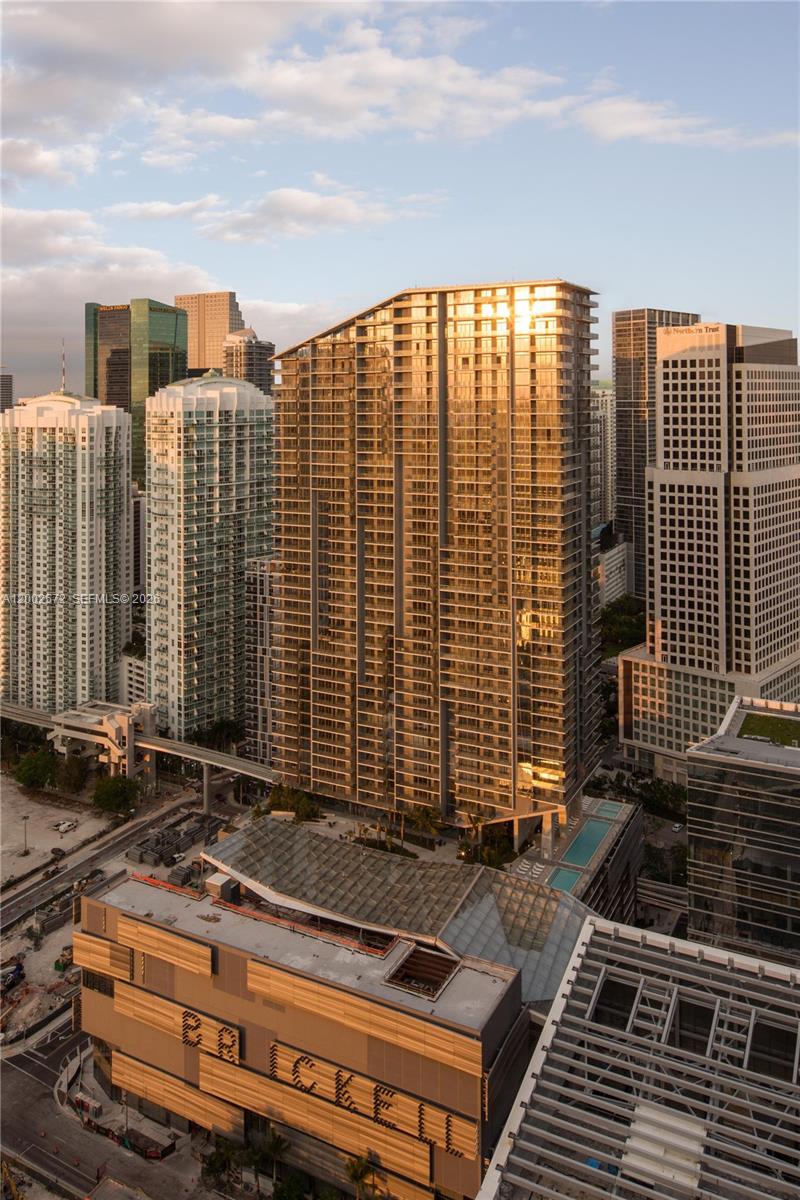 REACH CONDO - Residential
