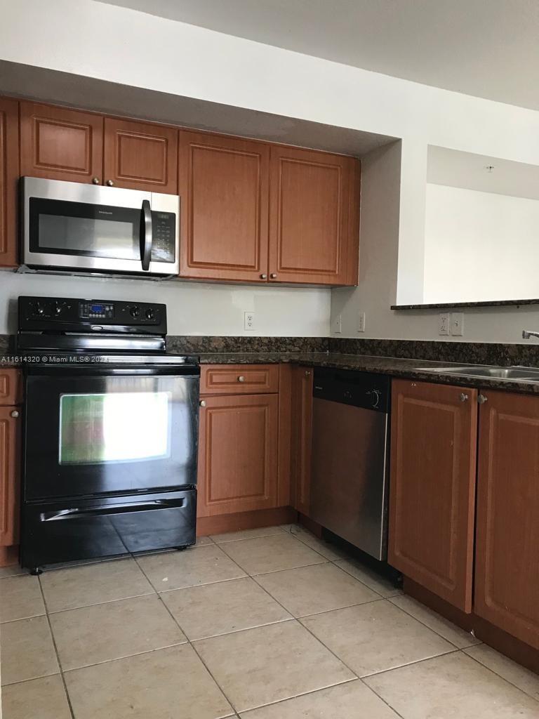 THE OAKS IN NORTH MIAMI C - Residential Lease