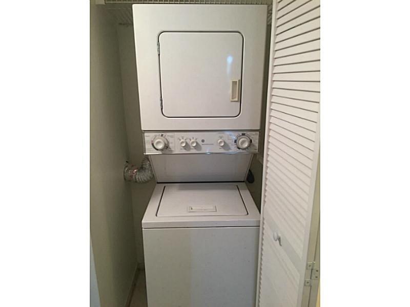HIGHLANDS KENDALE LK COND - Residential Lease