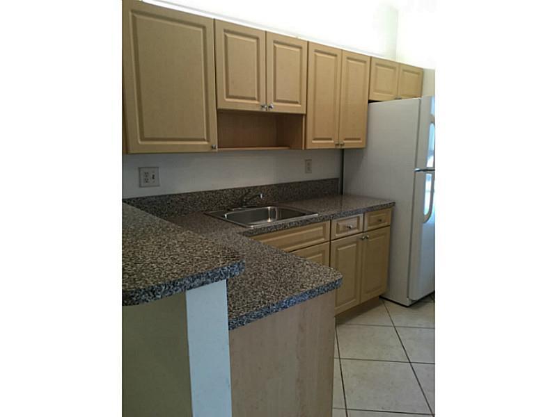 HIGHLANDS KENDALE LK COND - Residential Lease