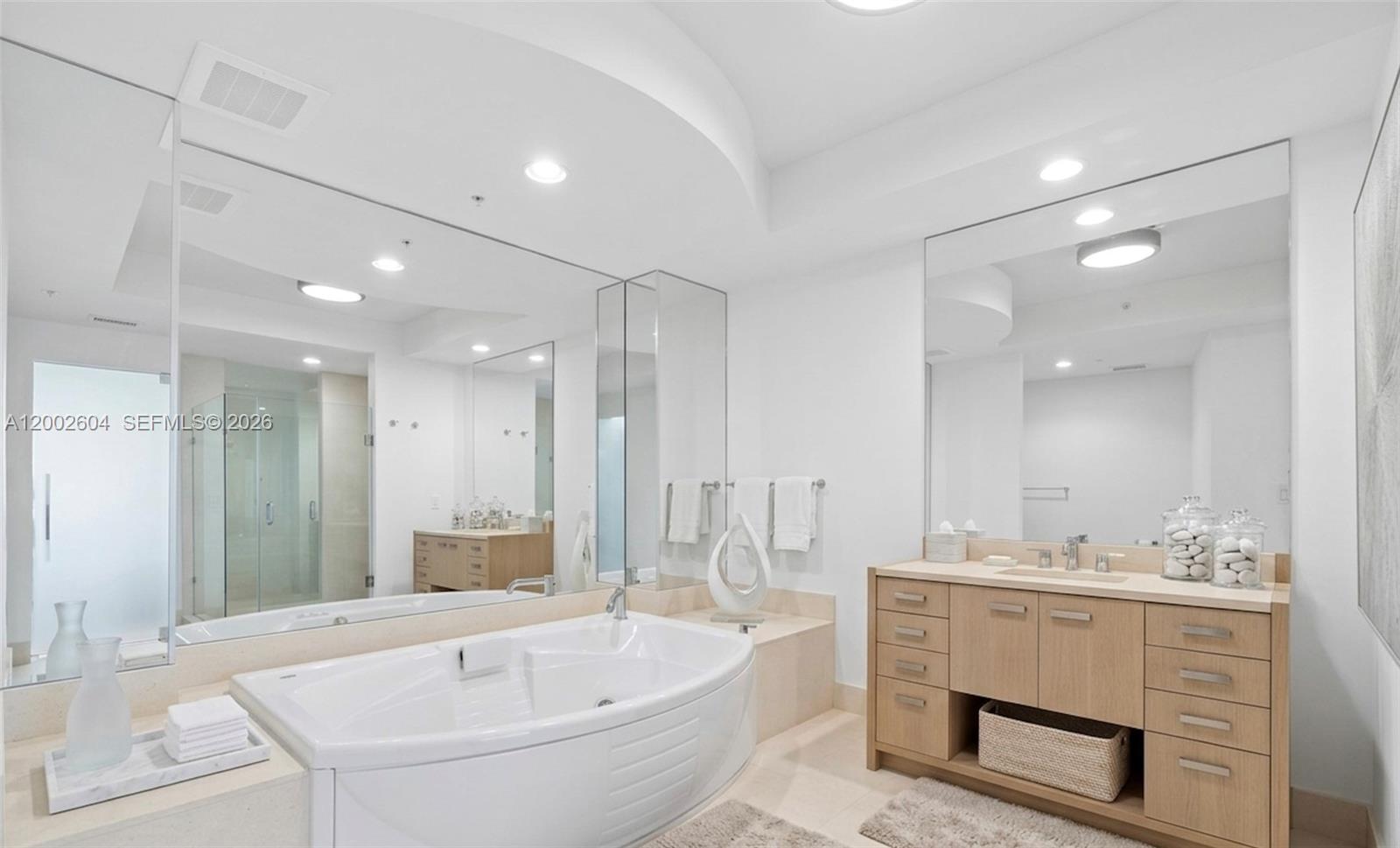 TRUMP ROYALE CONDO - Residential