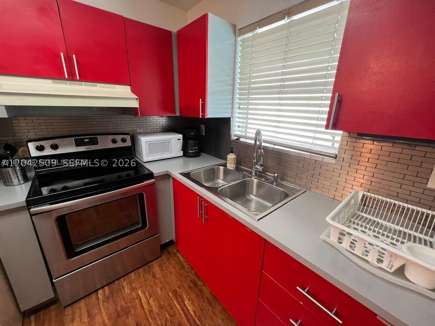 713 COLLINS CONDO - Residential Lease