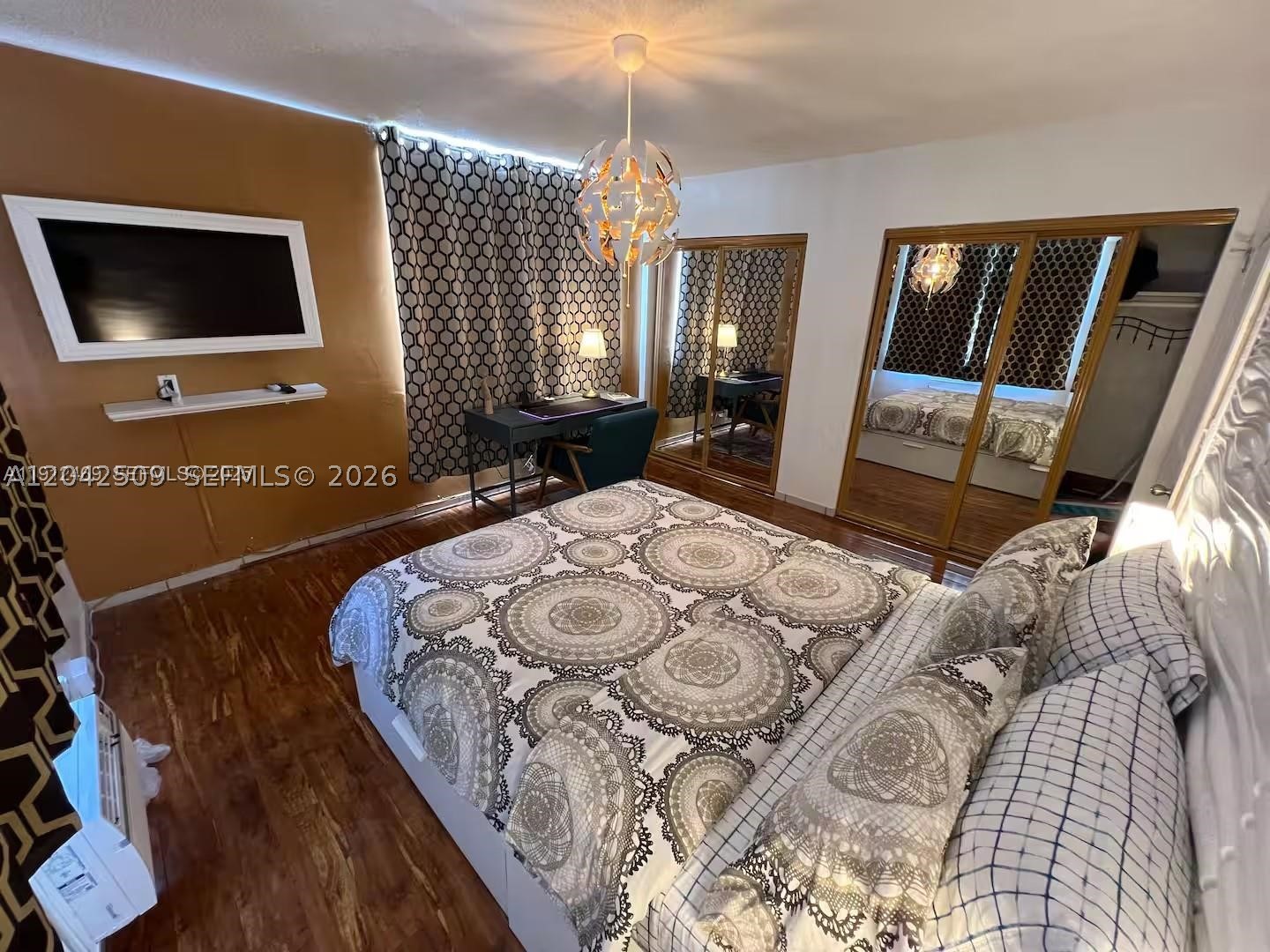 713 COLLINS CONDO - Residential Lease