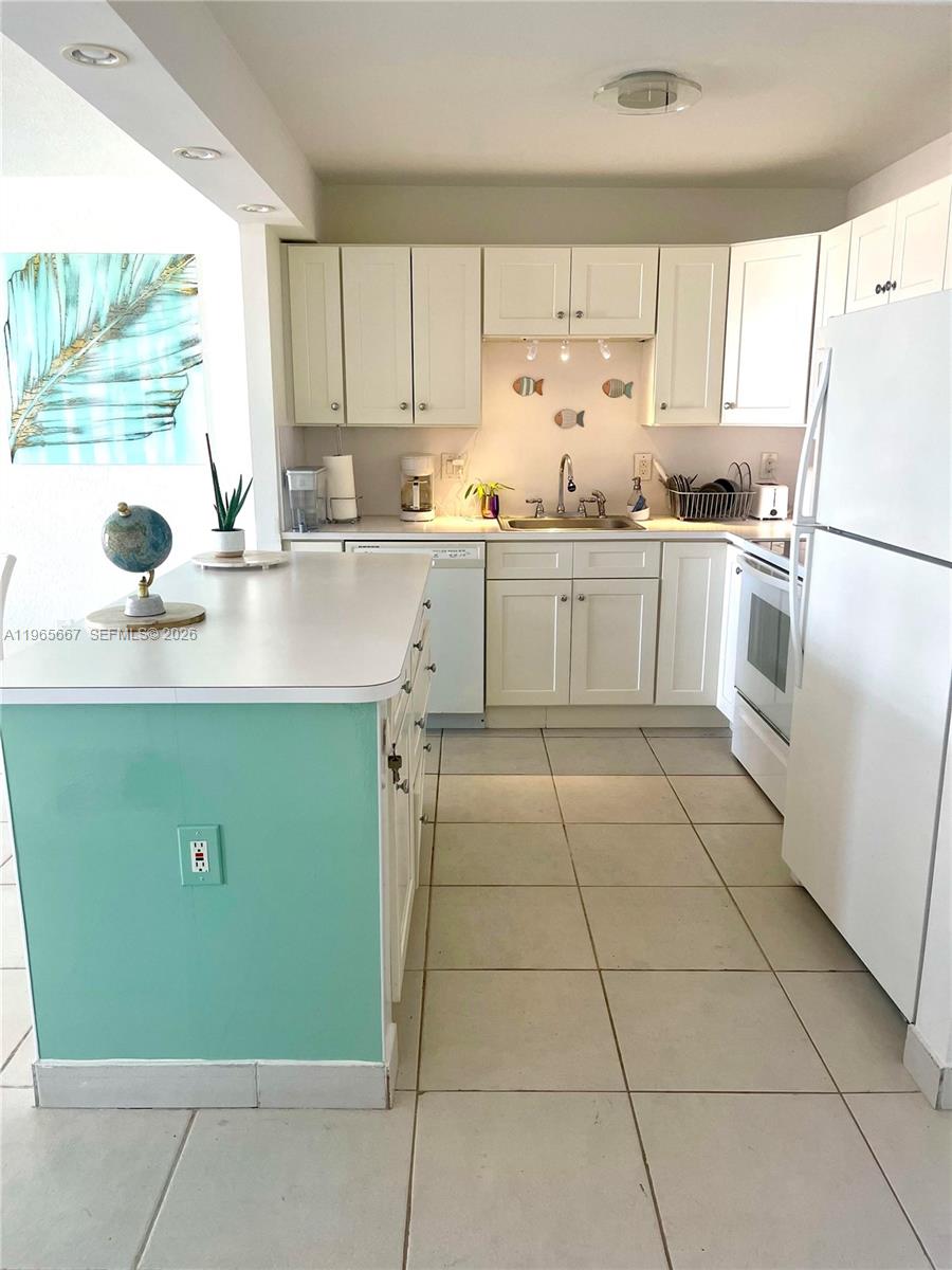 IMPERIAL TOWERS CONDO - Residential