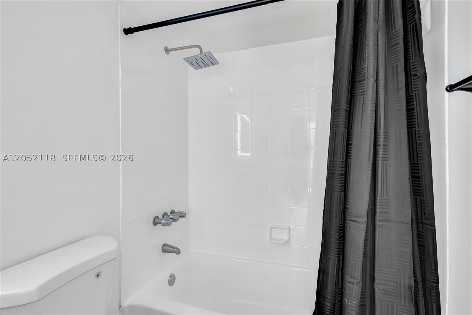 FONTAINEBLEAU GARDENS CON - Residential Lease