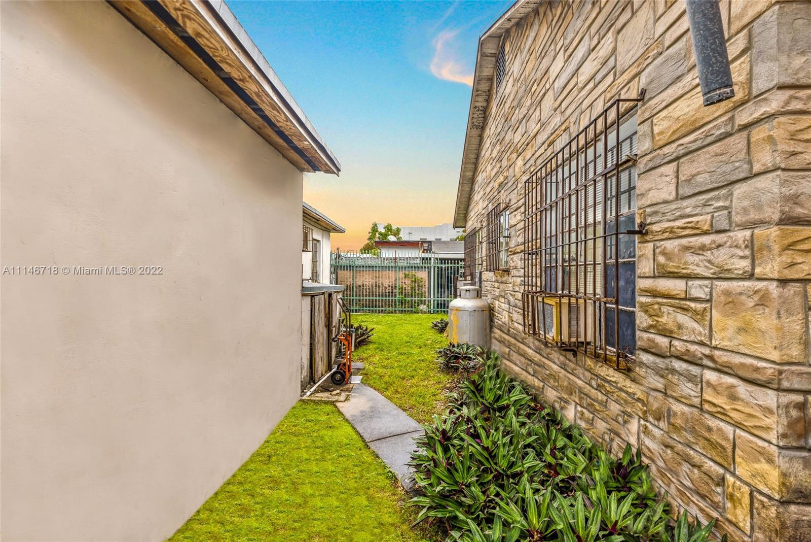 SUWANEE PARK - Residential