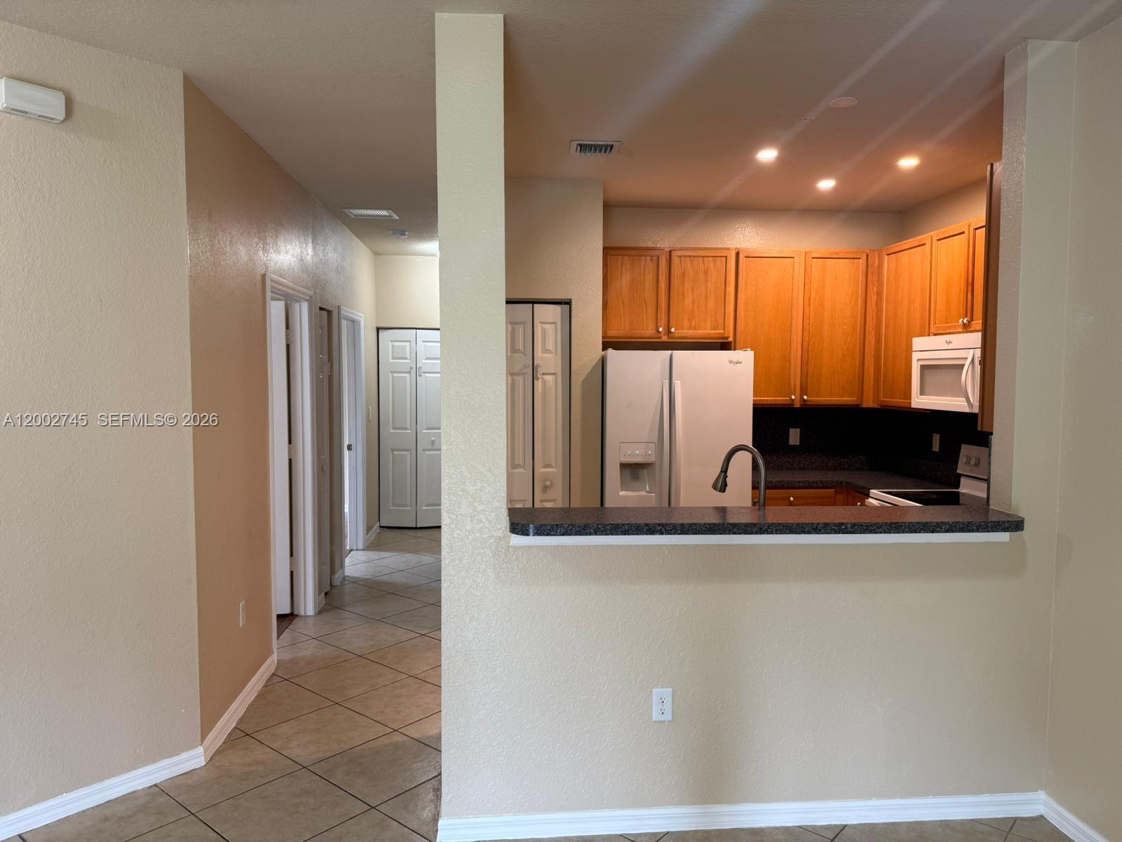 BANYAN BAY CONDO - Residential Lease