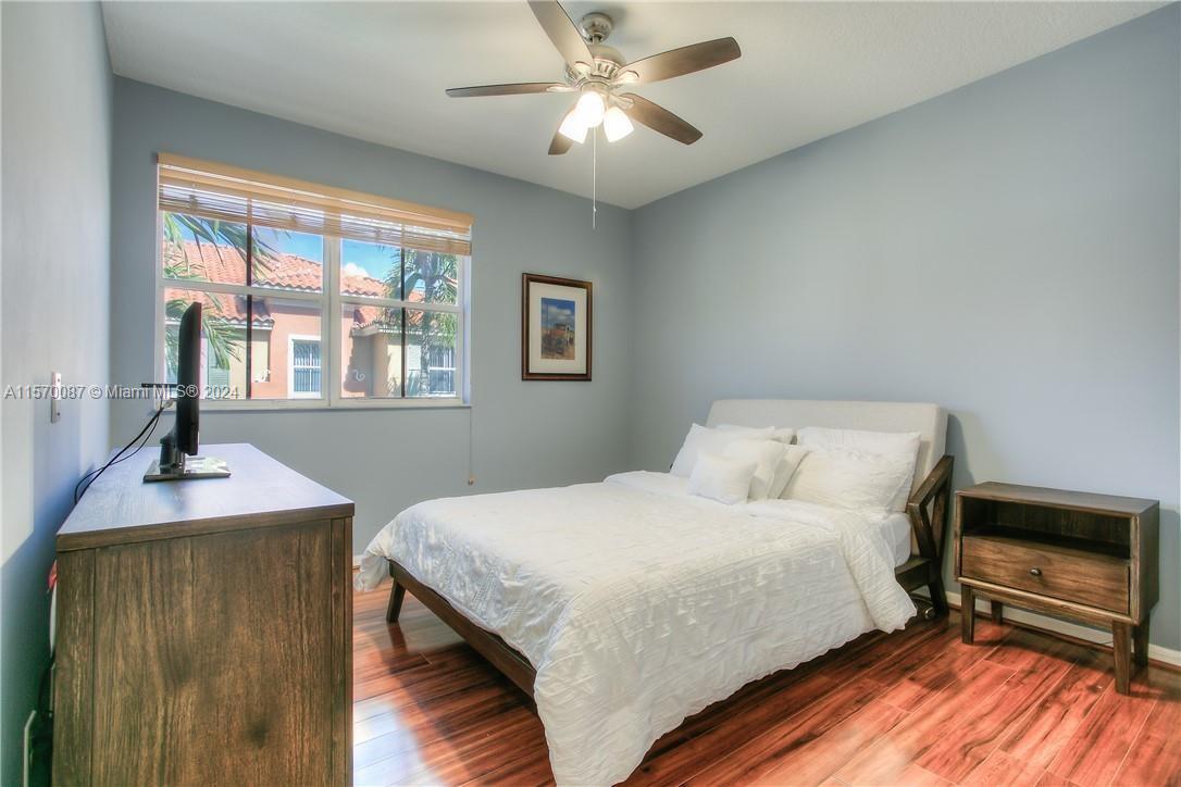 VILLAS AT HARBOR ISLES CO - Residential Lease