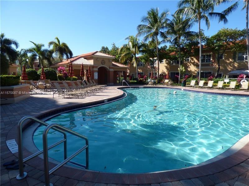 VILLAS AT HARBOR ISLES CO - Residential Lease