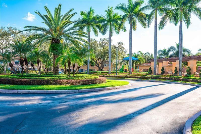 VILLAS AT HARBOR ISLES CO - Residential Lease