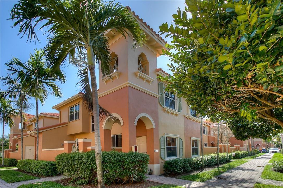 VILLAS AT HARBOR ISLES CO - Residential Lease