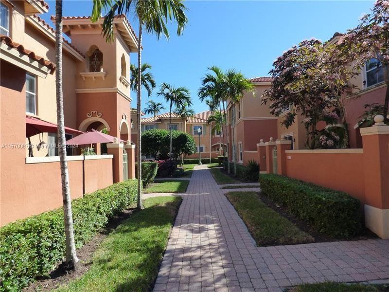 VILLAS AT HARBOR ISLES CO - Residential Lease